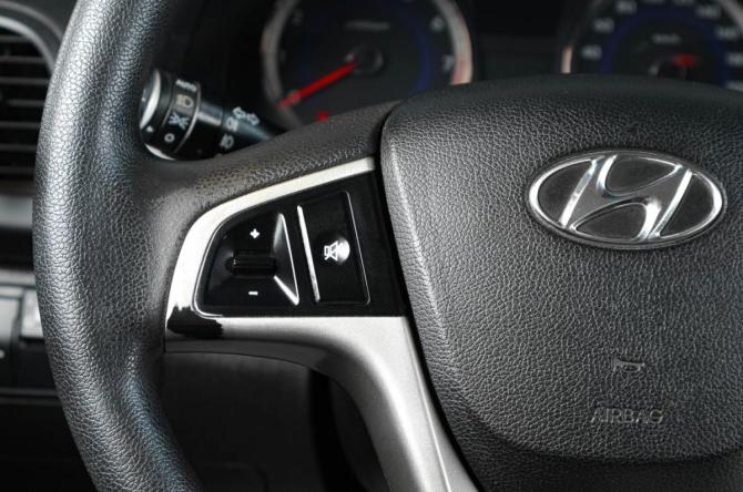 Hyundai Solaris I Рестайлинг с пробегом 2016 года, цена 1 019 000 рублей, 178000 км, седан, Автокод Объявления