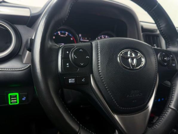 Toyota RAV4 IV (XA40) Рестайлинг с пробегом 2018 года, цена 2 650 000 рублей, 178000 км, внедорожник, Автокод Объявления