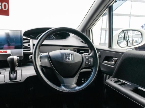 Honda Freed I Рестайлинг с пробегом 2012 года, цена 1 220 000 рублей, 86386 км, компактвэн, Автокод Объявления