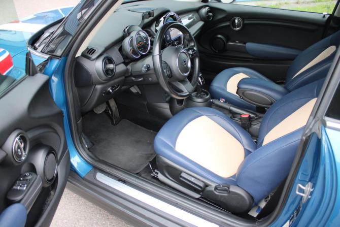Mini Hatch III (F55/F56) Рестайлинг 2 с пробегом 2021 года, цена 2 379 000 рублей, 57265 км, хэтчбек, Автокод Объявления