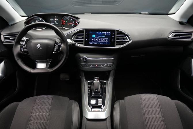Peugeot 308 II Рестайлинг с пробегом 2019 года, цена 1 590 000 рублей, 178705 км, универсал, Автокод Объявления