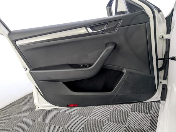 Skoda Superb III с пробегом 2019 года, цена 2 385 000 рублей, 53688 км, лифтбек, Автокод Объявления