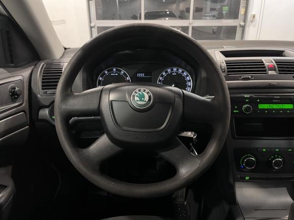 Skoda Octavia II (A5) Рестайлинг с пробегом 2013 года, цена 735 000 рублей, 235334 км, лифтбек, Автокод Объявления