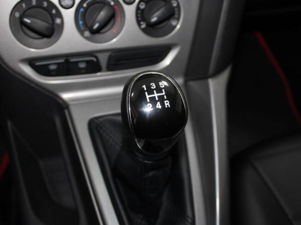 Ford Focus III с пробегом 2013 года, цена 859 900 рублей, 215158 км, универсал, Автокод Объявления