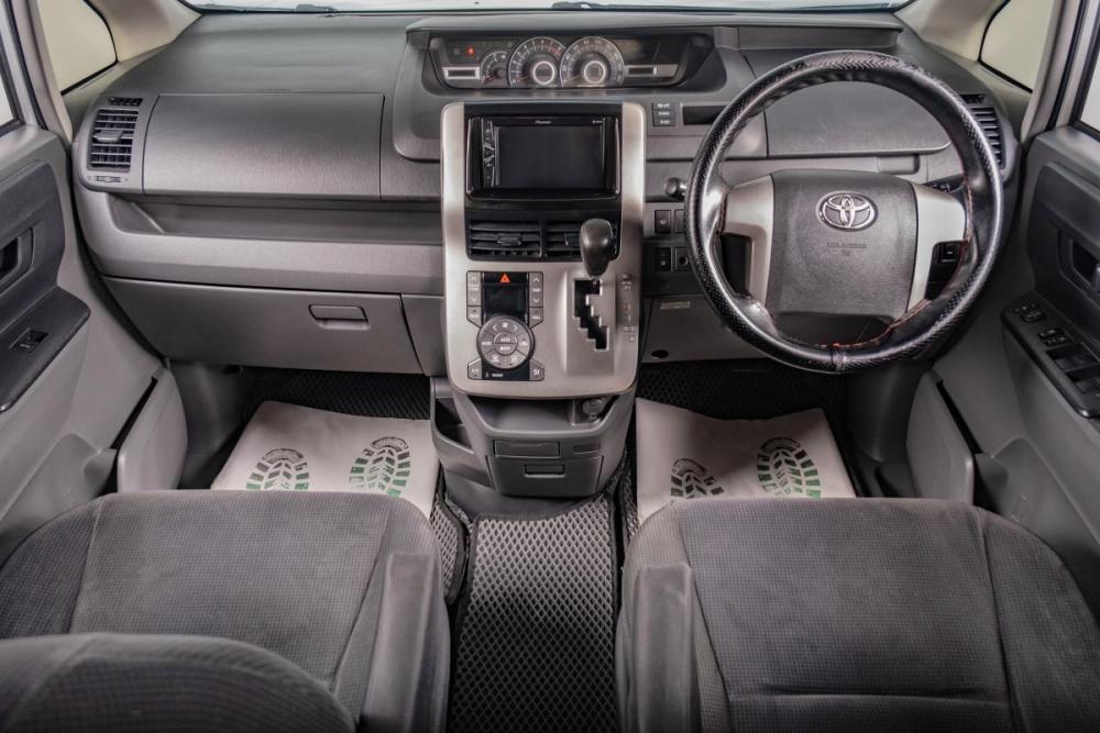 Toyota Voxy II (R70) Томск  - изображение 10
