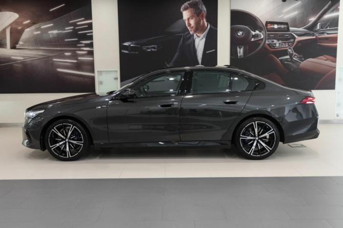 Новый BMW 5 серии VIII (G60/G61/G68) 2025 года, цена 12 629 900 рублей, седан, Автокод Объявления