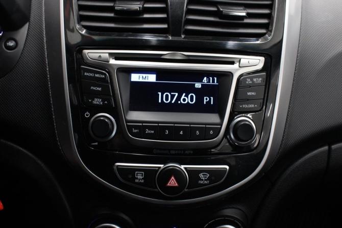 Hyundai Solaris I Рестайлинг с пробегом 2016 года, цена 893 000 рублей, 104000 км, хэтчбек, Автокод Объявления