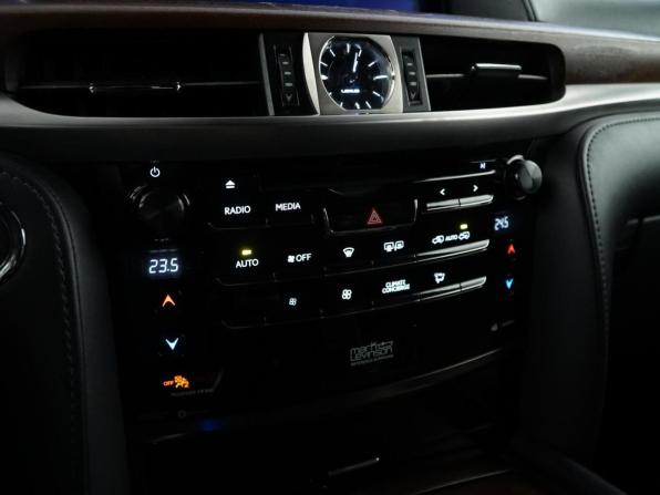 Lexus LX III Рестайлинг 2 с пробегом 2018 года, цена 5 999 099 рублей, 187301 км, внедорожник, Автокод Объявления