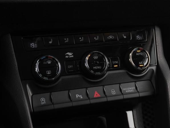 Skoda Karoq I с пробегом 2021 года, цена 2 469 000 рублей, 108834 км, внедорожник, Автокод Объявления
