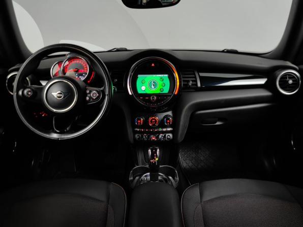 Mini Hatch III (F55/F56) Рестайлинг с пробегом 2019 года, цена 1 639 000 рублей, 143151 км, хэтчбек, Автокод Объявления