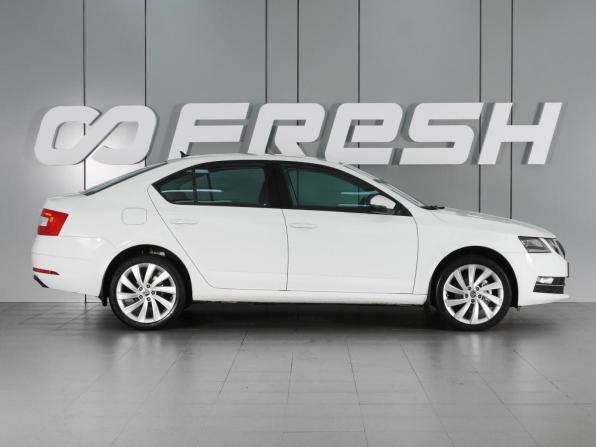Skoda Octavia III (A7) Рестайлинг с пробегом 2019 года, цена 1 890 000 рублей, 56848 км, лифтбек, Автокод Объявления