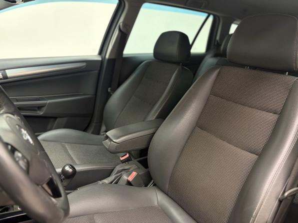 Opel Astra H Рестайлинг с пробегом 2011 года, цена 730 000 рублей, 176293 км, универсал, Автокод Объявления