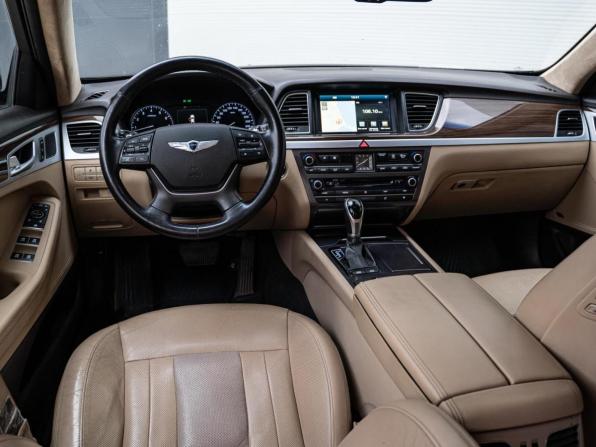 Hyundai Genesis II с пробегом 2014 года, цена 1 950 000 рублей, 172461 км, седан, Автокод Объявления