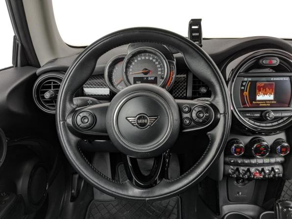 Mini Hatch III (F55/F56) Рестайлинг с пробегом 2019 года, цена 2 690 000 рублей, 86114 км, хэтчбек, Автокод Объявления
