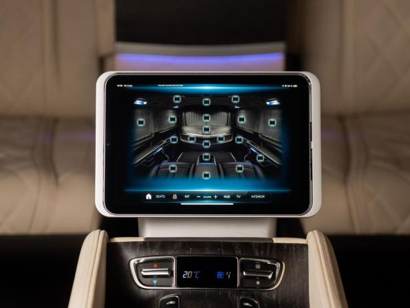 Mercedes-Benz V-Класс III (W447) Рестайлинг с пробегом 2023 года, цена 21 060 000 рублей, 1885 км, минивэн, Автокод Объявления