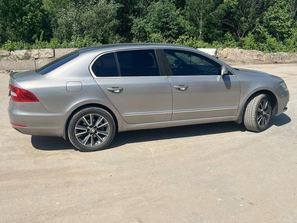 Skoda Superb II Рестайлинг с пробегом 2013 года, цена 889 000 рублей, 198211 км, лифтбек, Автокод Объявления