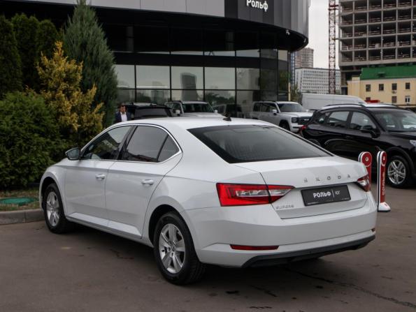 Skoda Superb III Рестайлинг с пробегом 2021 года, цена 2 858 100 рублей, 58742 км, лифтбек, Автокод Объявления