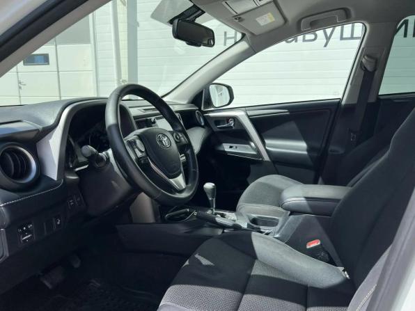 Toyota RAV4 IV (XA40) Рестайлинг с пробегом 2018 года, цена 2 099 000 рублей, 215000 км, внедорожник, Автокод Объявления