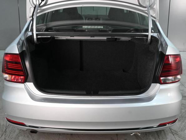 Volkswagen Polo V Рестайлинг с пробегом 2018 года, цена 1 365 000 рублей, 89060 км, седан, Автокод Объявления