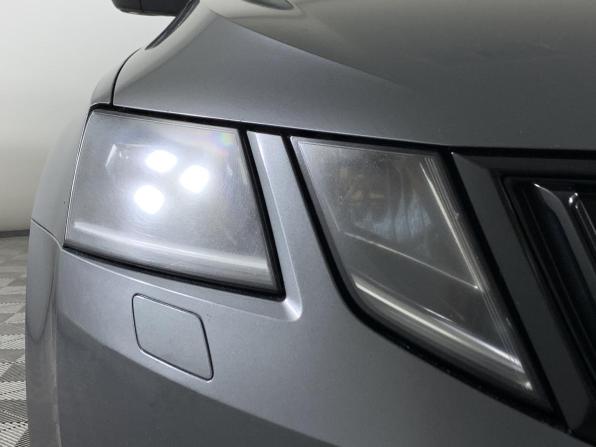 Skoda Octavia III (A7) Рестайлинг с пробегом 2018 года, цена 1 615 000 рублей, 152951 км, лифтбек, Автокод Объявления