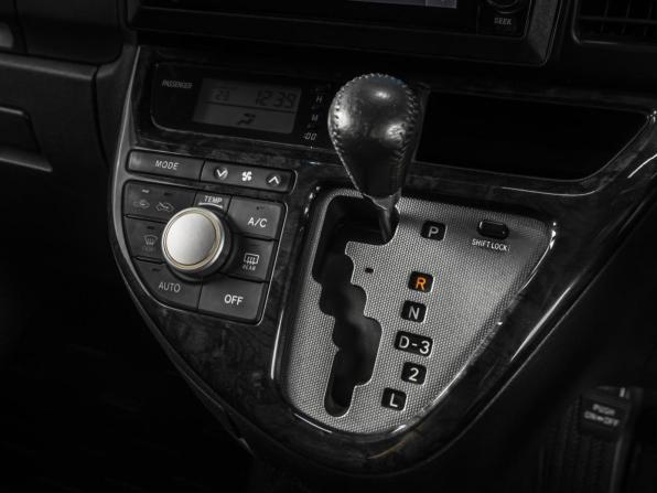 Toyota Wish I с пробегом 2003 года, цена 869 000 рублей, 284593 км, компактвэн, Автокод Объявления