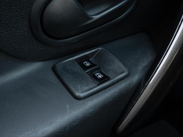 Renault Logan II Рестайлинг с пробегом 2022 года, цена 915 000 рублей, 109747 км, седан, Автокод Объявления