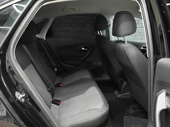 Volkswagen Polo V Рестайлинг с пробегом 2017 года, цена 1 000 000 рублей, 80508 км, седан, Автокод Объявления