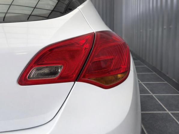Opel Astra J с пробегом 2011 года, цена 817 000 рублей, 112237 км, хэтчбек, Автокод Объявления
