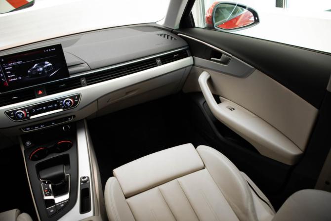 Audi A4 V (B9) Рестайлинг с пробегом 2022 года, цена 3 550 000 рублей, 36317 км, седан, Автокод Объявления