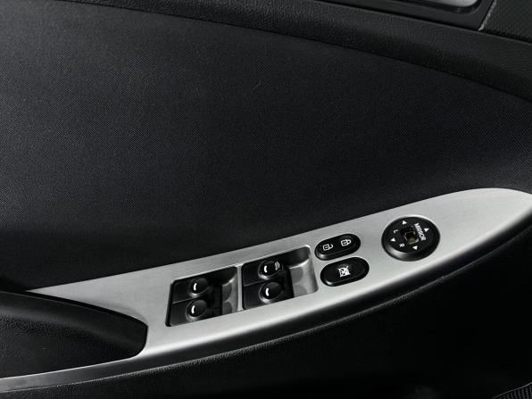 Hyundai Solaris I Рестайлинг с пробегом 2016 года, цена 997 000 рублей, 186963 км, седан, Автокод Объявления