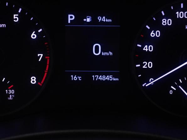 Hyundai Solaris II с пробегом 2018 года, цена 970 000 рублей, 174795 км, седан, Автокод Объявления