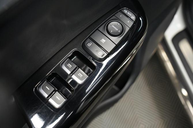 Kia Sportage IV Рестайлинг с пробегом 2020 года, цена 2 899 000 рублей, 76550 км, внедорожник, Автокод Объявления
