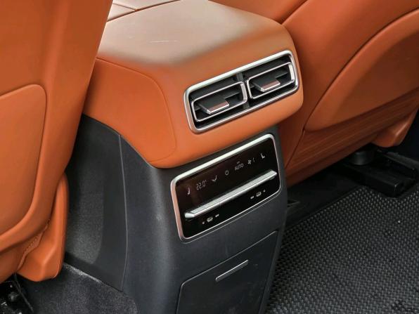 Li Auto (Lixiang) L7 I с пробегом 2023 года, цена 5 999 000 рублей, 40934 км, внедорожник, Автокод Объявления