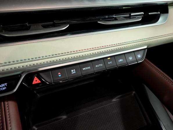 Geely Monjaro I с пробегом 2023 года, цена 2 800 000 рублей, 127601 км, внедорожник, Автокод Объявления