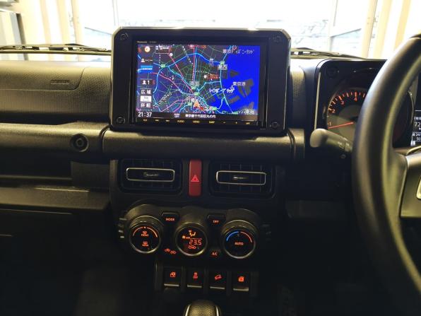 Suzuki Jimny IV с пробегом 2019 года, цена 1 900 000 рублей, 50000 км, внедорожник, Автокод Объявления