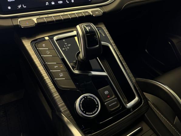 Geely Atlas Pro с пробегом 2024 года, цена 2 400 000 рублей, 14000 км, внедорожник, Автокод Объявления