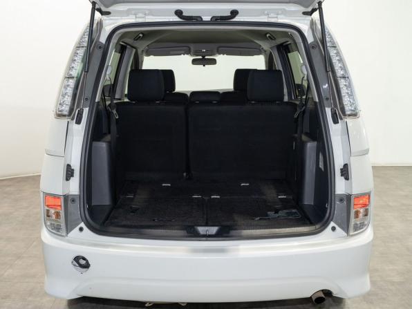 Toyota ISis I Рестайлинг с пробегом 2011 года, цена 1 245 000 рублей, 120000 км, компактвэн, Автокод Объявления