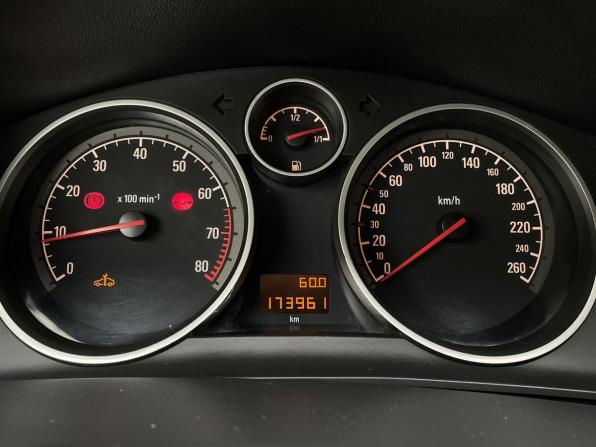 Opel Astra H Рестайлинг с пробегом 2011 года, цена 600 000 рублей, 173960 км, седан, Автокод Объявления