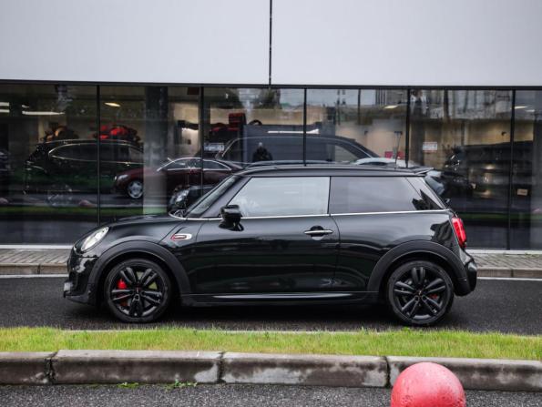 Mini Hatch III (F55/F56) Рестайлинг с пробегом 2020 года, цена 2 749 000 рублей, 127670 км, хэтчбек, Автокод Объявления