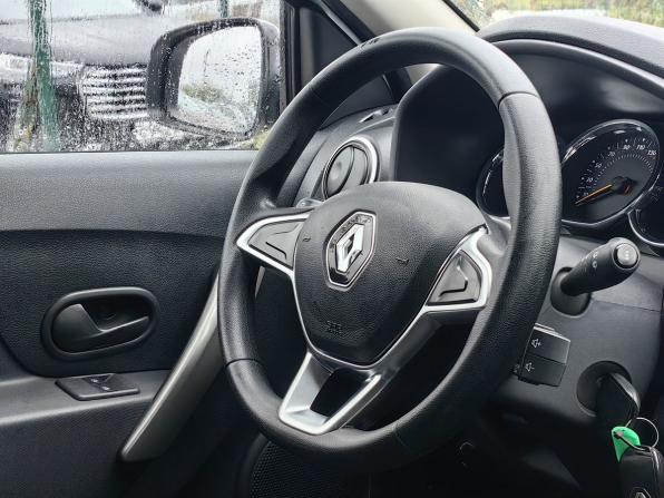 Renault Sandero II Рестайлинг с пробегом 2021 года, цена 1 289 000 рублей, 112000 км, хэтчбек, Автокод Объявления