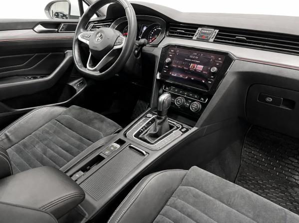 Volkswagen Passat B8 Рестайлинг с пробегом 2020 года, цена 2 590 000 рублей, 36605 км, седан, Автокод Объявления