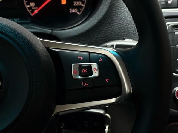 Volkswagen Polo V Рестайлинг с пробегом 2019 года, цена 1 349 000 рублей, 78000 км, седан, Автокод Объявления