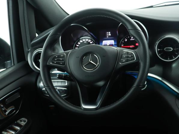Mercedes-Benz V-Класс III (W447) Рестайлинг с пробегом 2023 года, цена 9 702 000 рублей, 6008 км, минивэн, Автокод Объявления