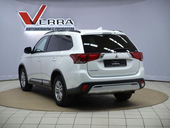 Mitsubishi Outlander III Рестайлинг 3 с пробегом 2022 года, цена 2 490 000 рублей, 100874 км, внедорожник, Автокод Объявления