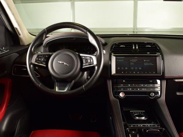 Jaguar F-Pace I с пробегом 2019 года, цена 3 799 995 рублей, 88007 км, внедорожник, Автокод Объявления
