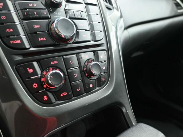 Opel Astra J Рестайлинг с пробегом 2012 года, цена 749 900 рублей, 256500 км, хэтчбек, Автокод Объявления