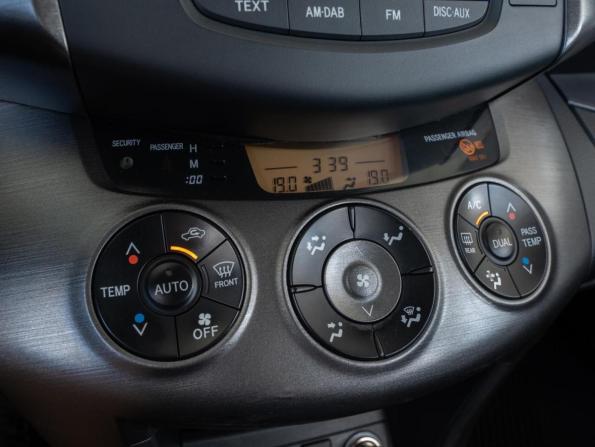 Toyota RAV4 III (XA30) Рестайлинг с пробегом 2012 года, цена 1 590 000 рублей, 177465 км, внедорожник, Автокод Объявления