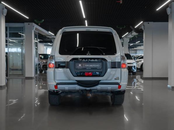 Mitsubishi Pajero IV Рестайлинг 2 с пробегом 2021 года, цена 3 790 000 рублей, 94800 км, внедорожник, Автокод Объявления