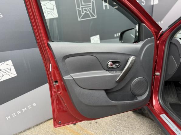 Renault Sandero II Рестайлинг с пробегом 2021 года, цена 1 399 000 рублей, 43269 км, хэтчбек, Автокод Объявления