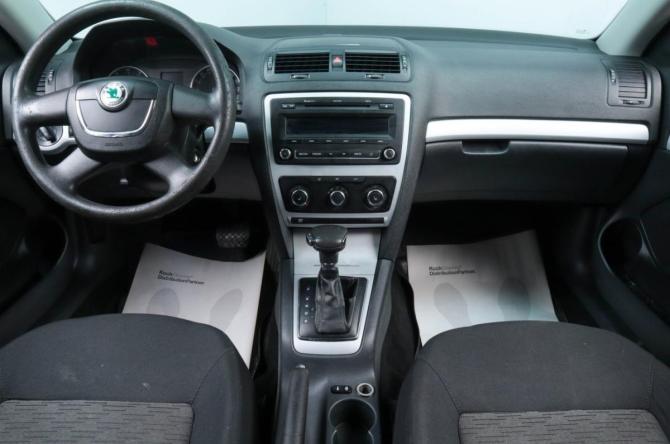 Skoda Octavia II (A5) Рестайлинг с пробегом 2011 года, цена 699 000 рублей, 340000 км, лифтбек, Автокод Объявления